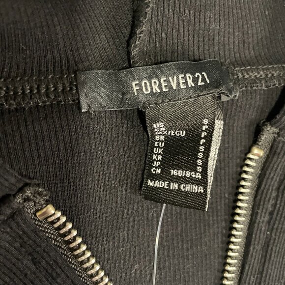 Forever 21 Black Cropped Zip-Up Hoodie Women’s Small | Full Zip Short Jacket NWT - Picture 3 of 10